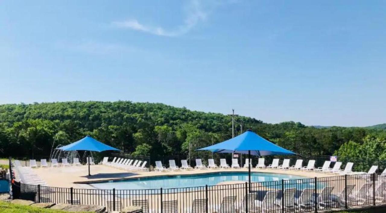 Вилла Premier Retreat With Hot Tub, Theater & Pool Table Холлистер Экстерьер фото