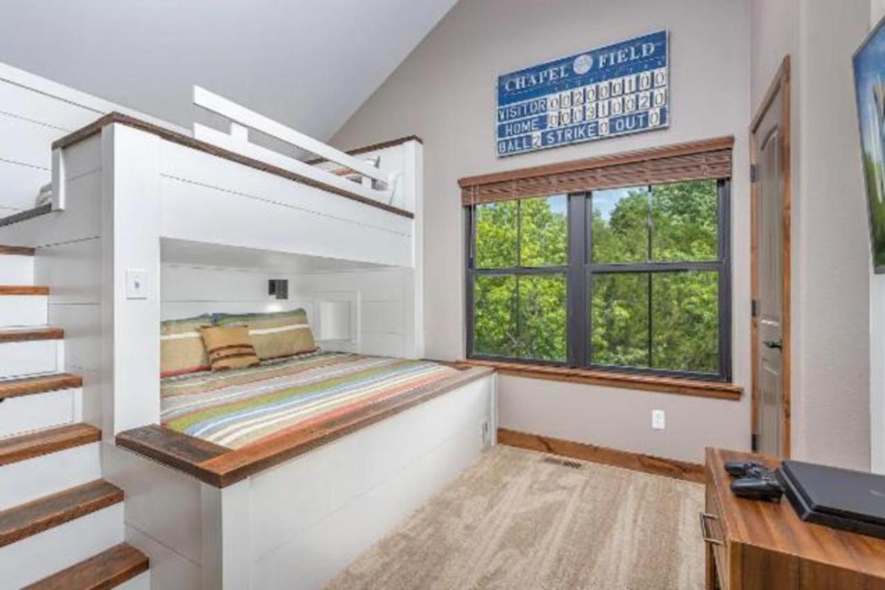 Вилла Premier Retreat With Hot Tub, Theater & Pool Table Холлистер Экстерьер фото