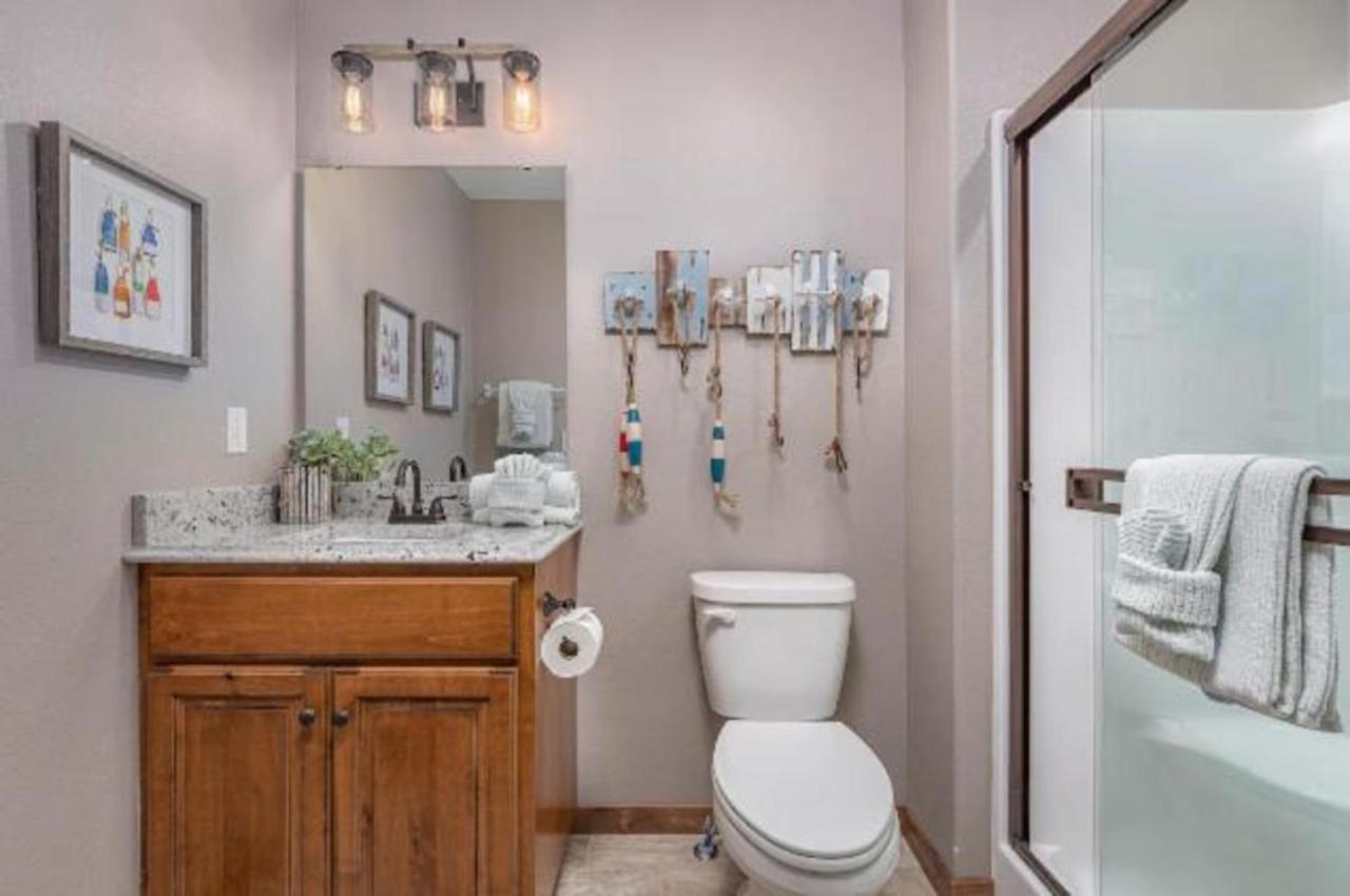 Вилла Premier Retreat With Hot Tub, Theater & Pool Table Холлистер Экстерьер фото