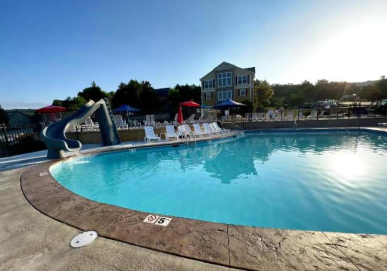 Вилла Premier Retreat With Hot Tub, Theater & Pool Table Холлистер Экстерьер фото