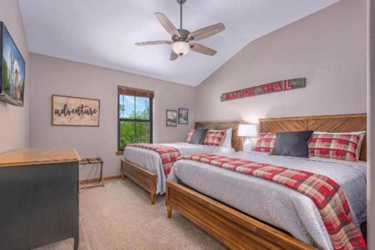 Вилла Premier Retreat With Hot Tub, Theater & Pool Table Холлистер Экстерьер фото