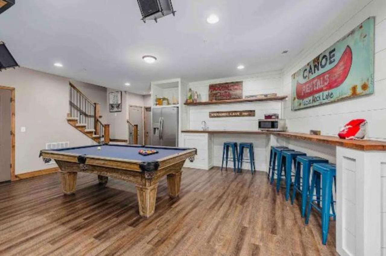 Вилла Premier Retreat With Hot Tub, Theater & Pool Table Холлистер Экстерьер фото