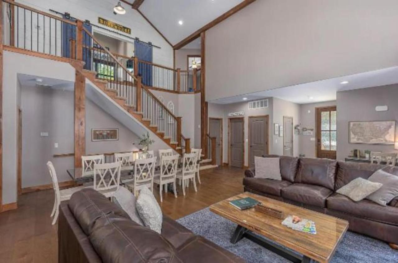 Вилла Premier Retreat With Hot Tub, Theater & Pool Table Холлистер Экстерьер фото