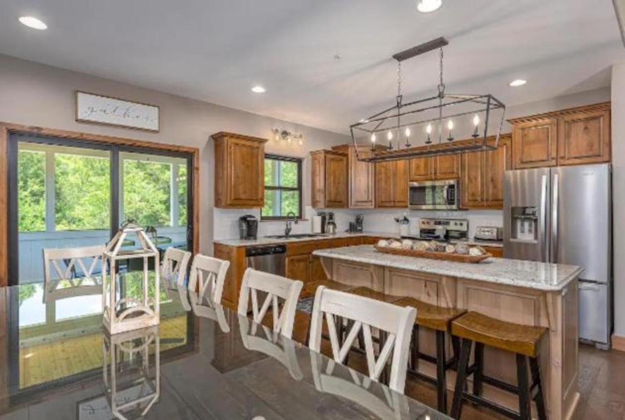 Вилла Premier Retreat With Hot Tub, Theater & Pool Table Холлистер Экстерьер фото